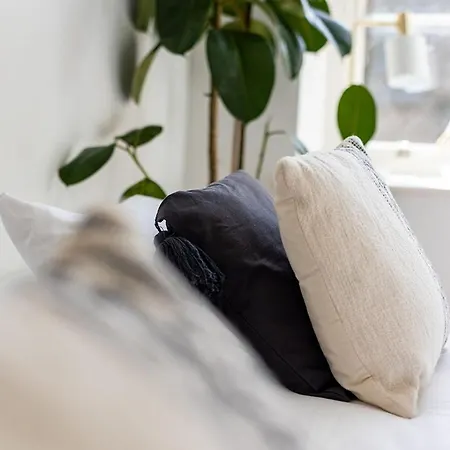 Harbour, 2 Bedroom Townhouse With Parking * בריסטול