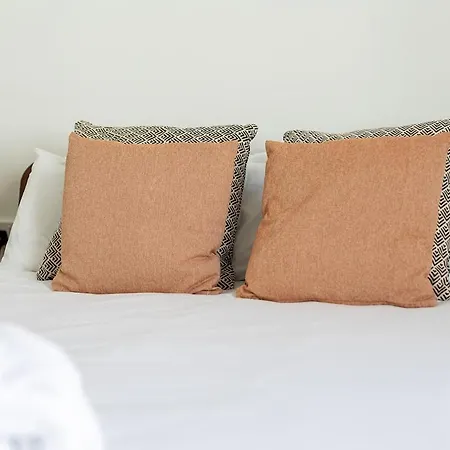 Harbour, 2 Bedroom Townhouse With Parking Bristol