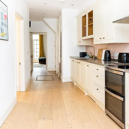 Harbour, 2 Bedroom Townhouse With Parking Апартаменти Бристоль
