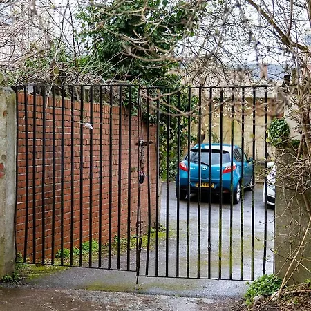 Apartmán Harbour, 2 Bedroom Townhouse With Parking Bristol