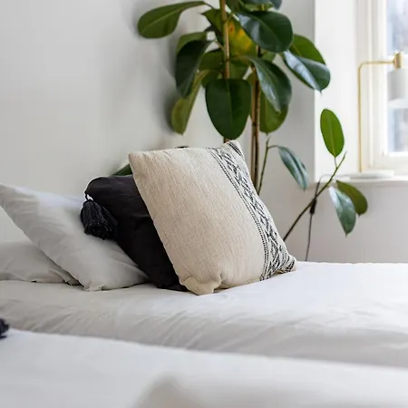 Harbour, 2 Bedroom Townhouse With Parking בריסטול