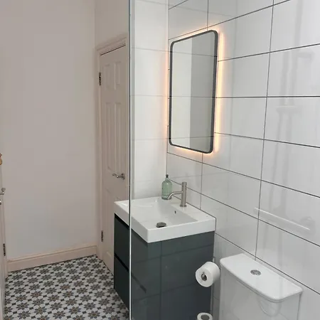 Harbour, 2 Bedroom Townhouse With Parking Apartman