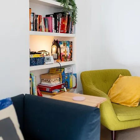 Harbour, 2 Bedroom Townhouse With Parking *