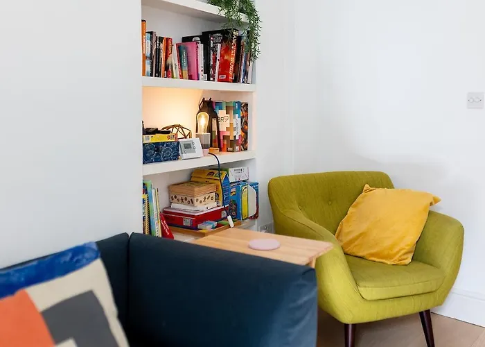 Harbour, 2 Bedroom Townhouse With Parking *