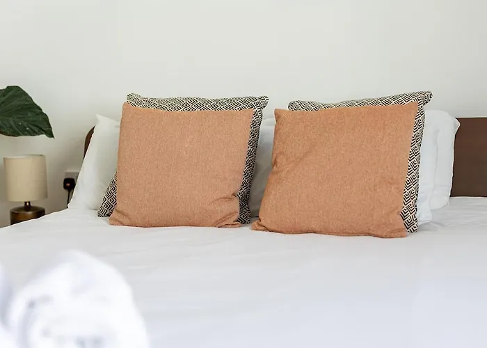 Harbour, 2 Bedroom Townhouse With Parking Bristol