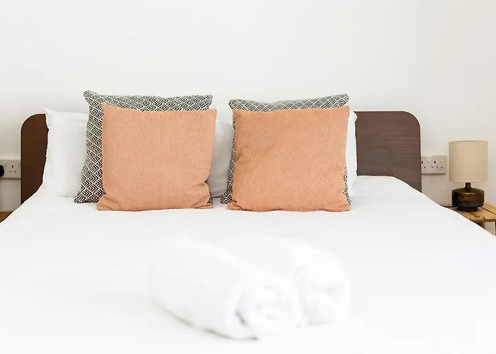 Harbour, 2 Bedroom Townhouse With Parking * 브리스틀