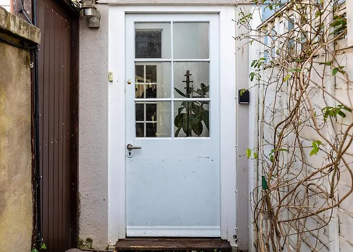 Harbour, 2 Bedroom Townhouse With Parking Bristol