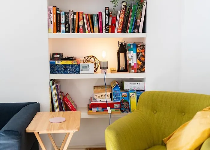 Harbour, 2 Bedroom Townhouse With Parking *