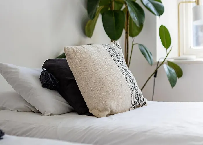 Harbour, 2 Bedroom Townhouse With Parking Bristol